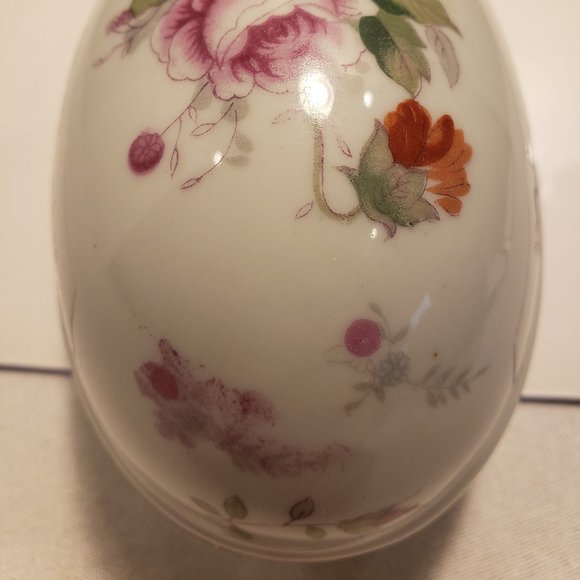 EGG SHAPED TRINKET DISH w/ LID - FLOWERS & GOLD INLAY TRIM - 5.5" X 3.5" X 3.5" - Picture 9 of 15